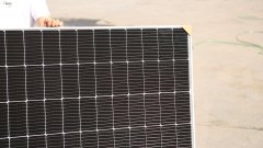 太陽(yáng)能板為什么發(fā)電少一半？