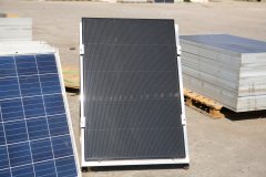 太陽能板主要靠什么光發電？
